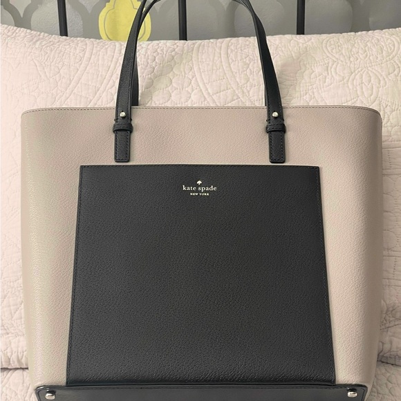 kate spade Handbags - Kate Spade Two-Tone Black and Cream Tote